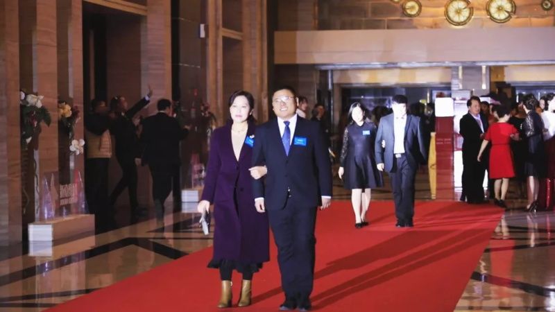 “感恩相伴?筑夢(mèng)同行”——龍港集團(tuán)2019新春年會(huì)盛大舉行！