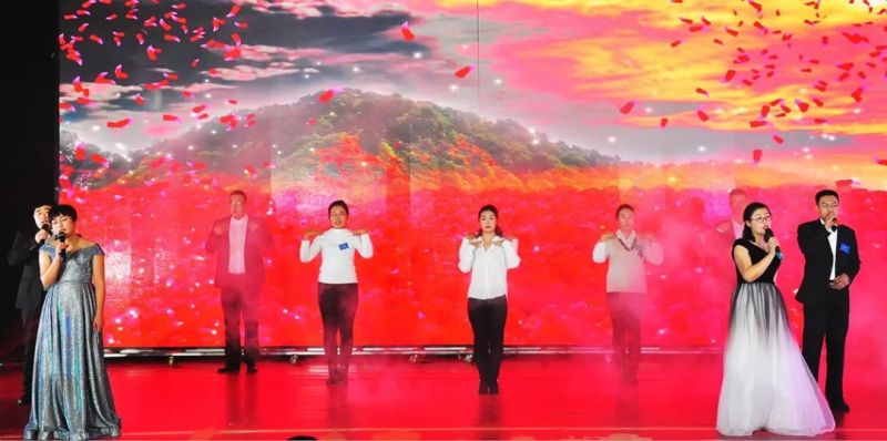 “感恩相伴?筑夢(mèng)同行”——龍港集團(tuán)2019新春年會(huì)盛大舉行！