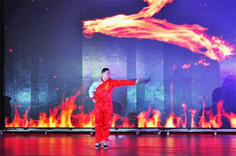 “感恩相伴?筑夢(mèng)同行”——龍港集團(tuán)2019新春年會(huì)盛大舉行！