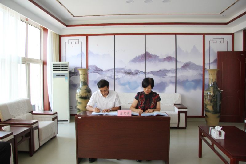 校企聯(lián)袂，共筑教育——“龍港·育秀園”又一教育教學(xué)獎勵基金簽約儀式圓滿完成！