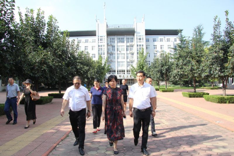 校企聯(lián)袂，共筑教育——“龍港·育秀園”又一教育教學(xué)獎勵基金簽約儀式圓滿完成！