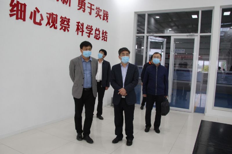 濰坊市財政局黨組書記、局長王金祥一行到龍港硅業(yè)公司調(diào)研