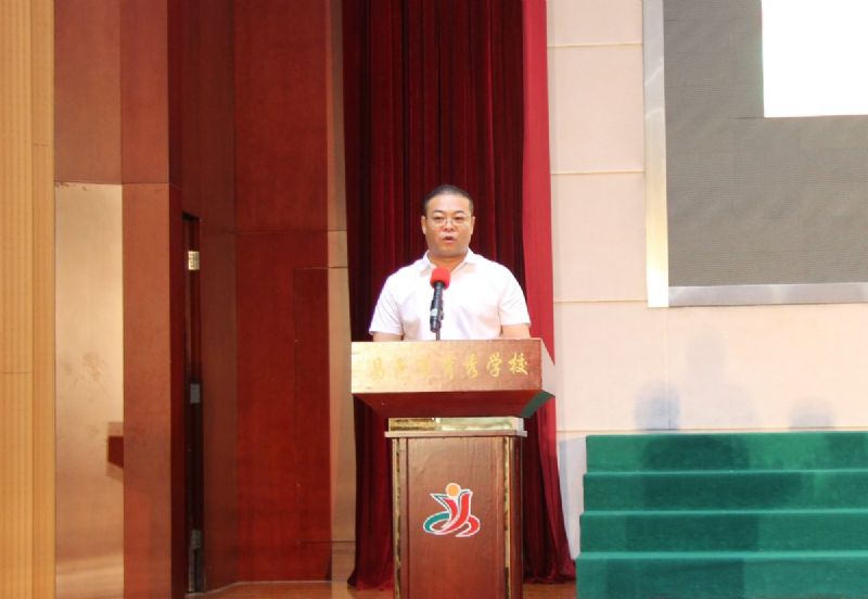 “龍港·育秀園”獎勵基金頒獎儀式暨育秀學校教師節(jié)表彰大會隆重舉行！