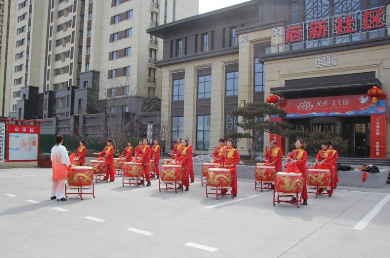 龍港·育秀園項目A區(qū)節(jié)后復(fù)工儀式暨“我們的中國夢 文化進萬家”昌邑市2022文化惠民演出育秀園專場隆重舉行！