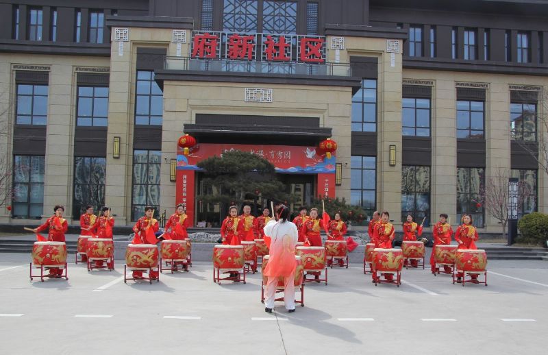 龍港·育秀園項目A區(qū)節(jié)后復(fù)工儀式暨“我們的中國夢 文化進萬家”昌邑市2022文化惠民演出育秀園專場隆重舉行！